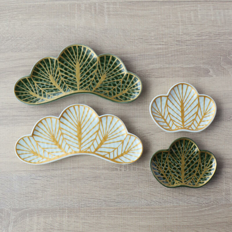 Arita Yaki (Ware) Gold Pine Needle-Shaped Appetizer Dish Green / Kouraku Kiln
