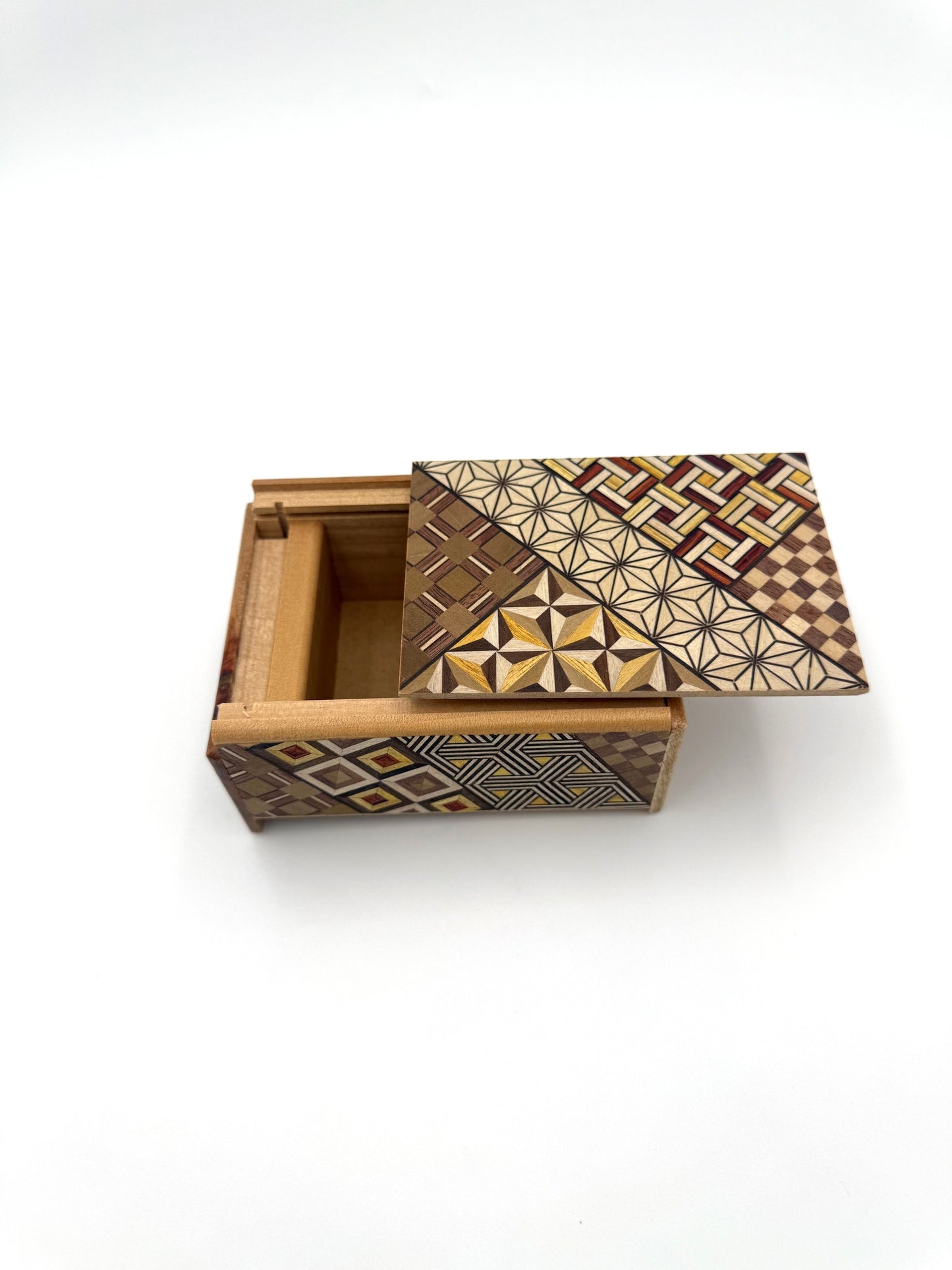 Hakone Yosegi Puzzle Box (4 Steps)