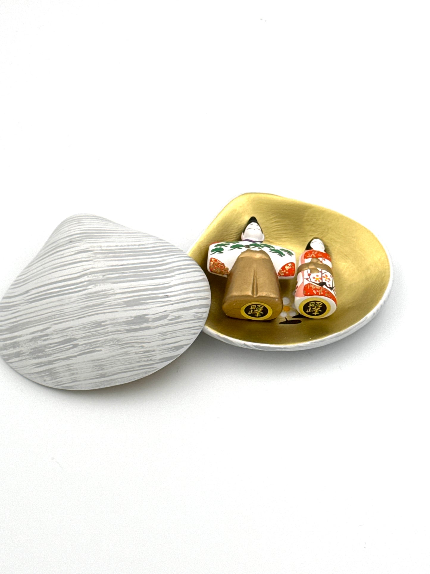 Hina Dolls in a Seashell (Kaiawase Hina)