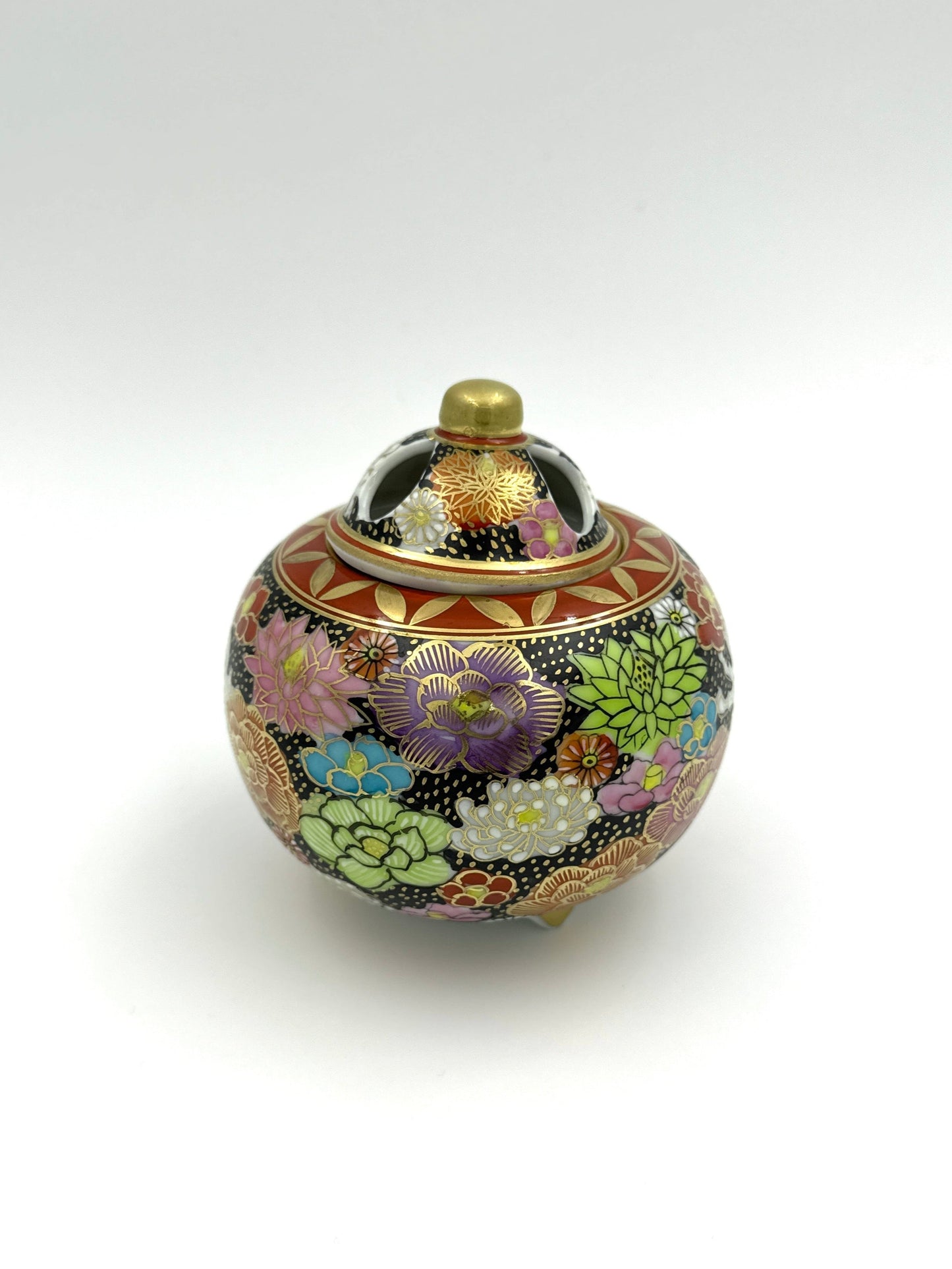 Kutani Yaki (Ware) Incense Burner, Floweres with Gold Edge, Black Background
