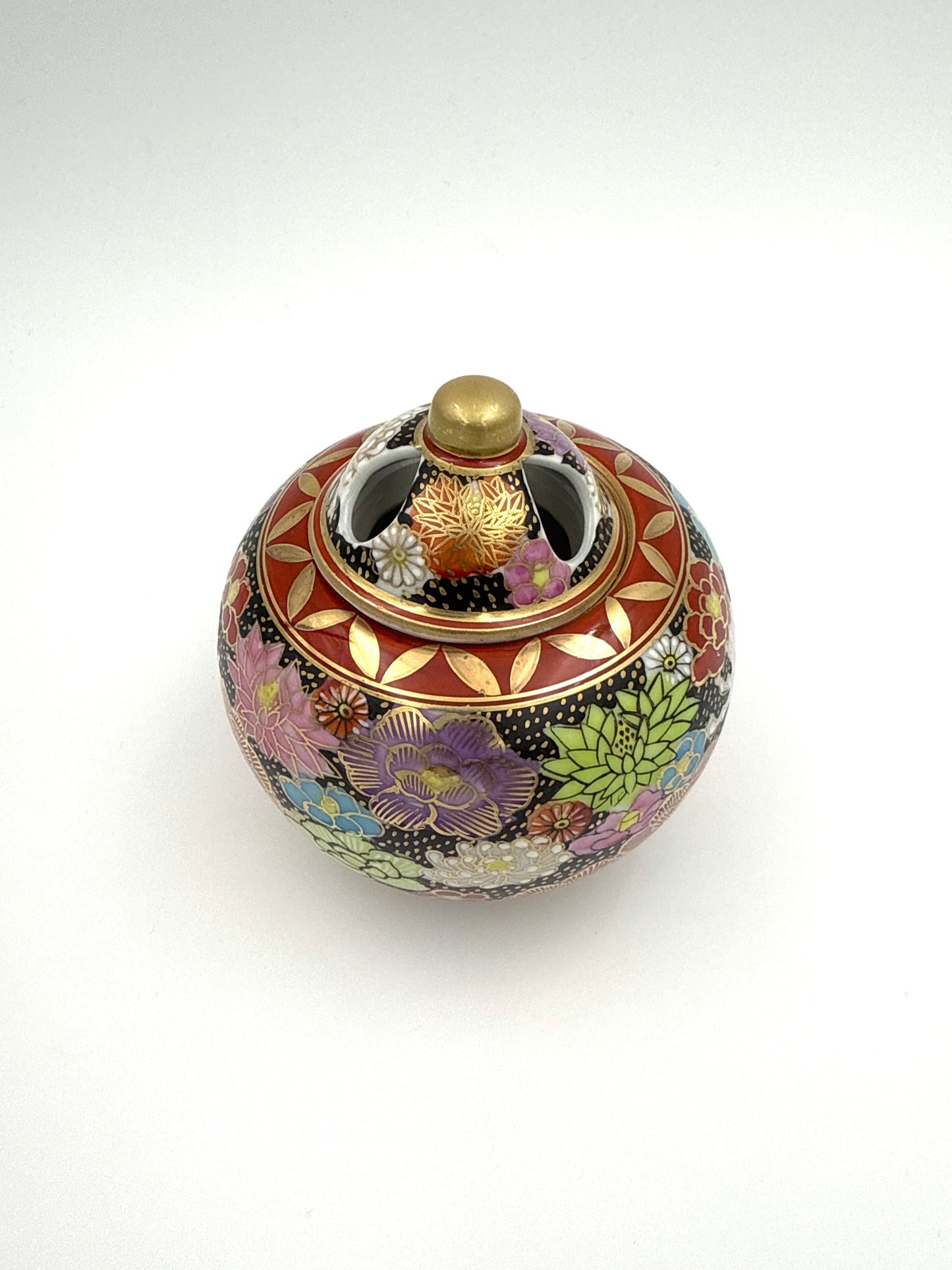 Kutani Yaki (Ware) Incense Burner, Floweres with Gold Edge, Black Background