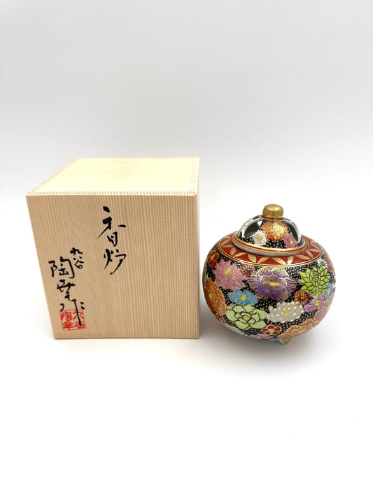 Kutani Yaki (Ware) Incense Burner, Floweres with Gold Edge, Black Background