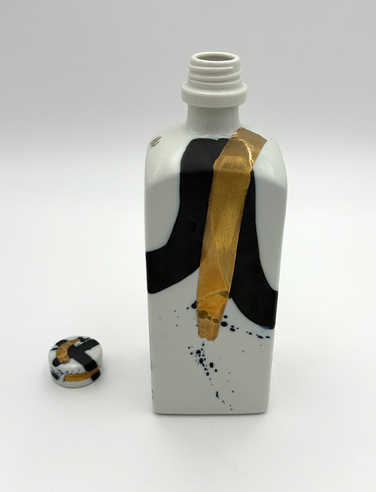 Arita Yaki (Ware) Zebra Gold Paint Long Squared Shochu Bottle (Screw Type Cap)
