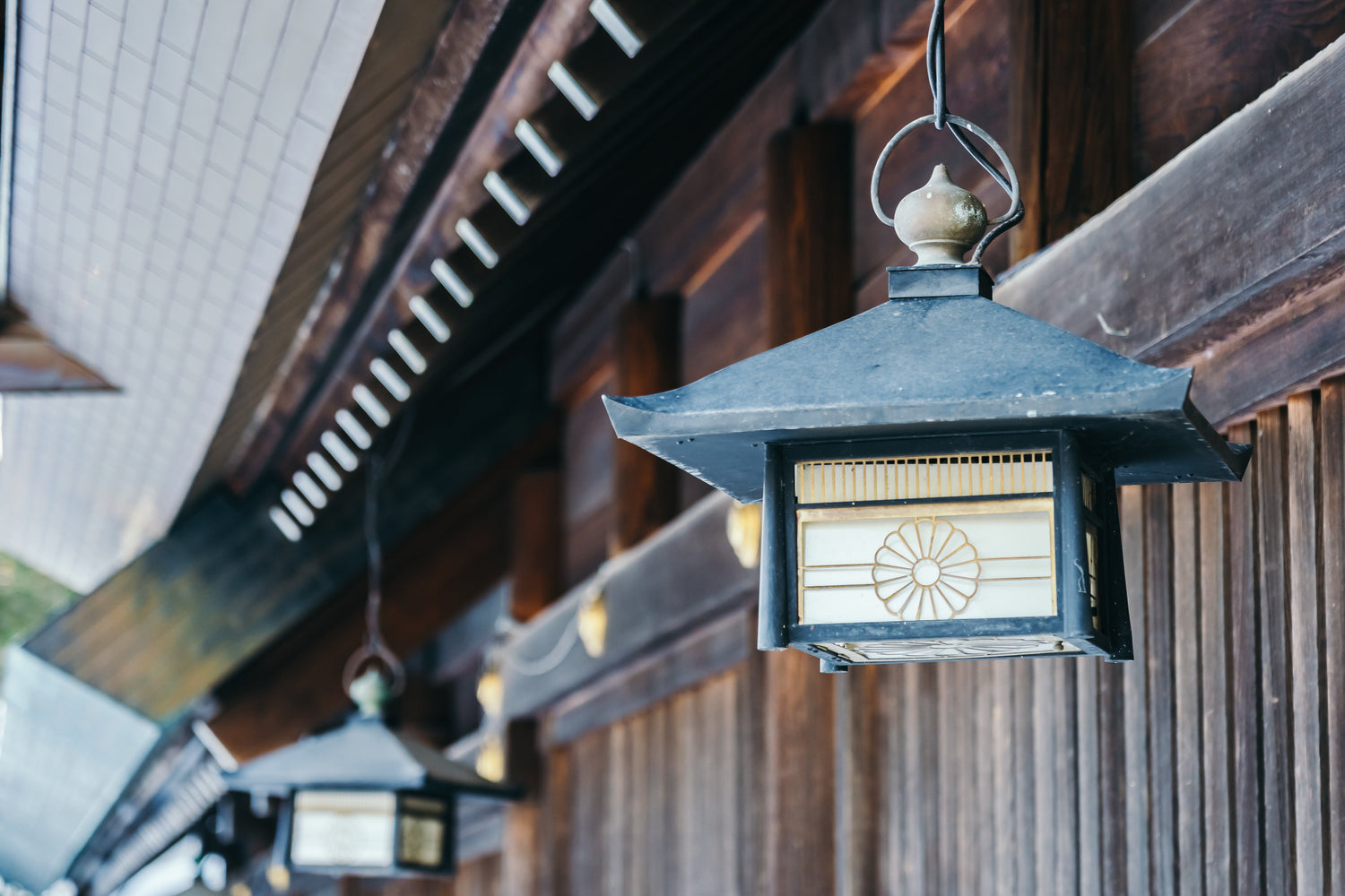 This page introduces Japanese lanterns(lamps) made of wood. These products are Kumiko crafts, Japanese traditional fine workmanship.All our products are high quality and handmade.