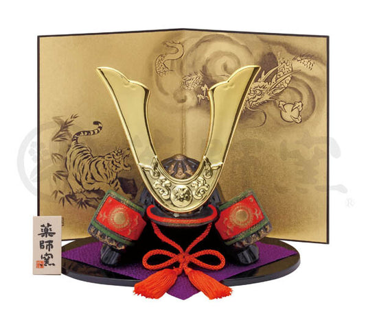Japanese Ceramic Samurai Helmet Display (Kabuto) – Gold with Dragon & Tiger Screen