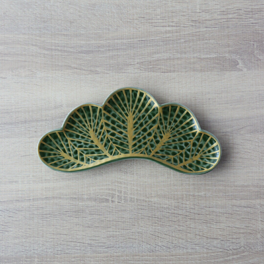 Arita Yaki (Ware) Gold Pine Needle-Shaped Appetizer Dish Green / Kouraku Klin