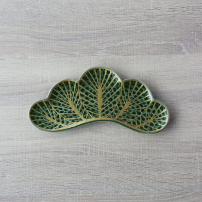 Arita Yaki (Ware) Gold Pine Needle-Shaped Appetizer Dish Green / Kouraku Klin