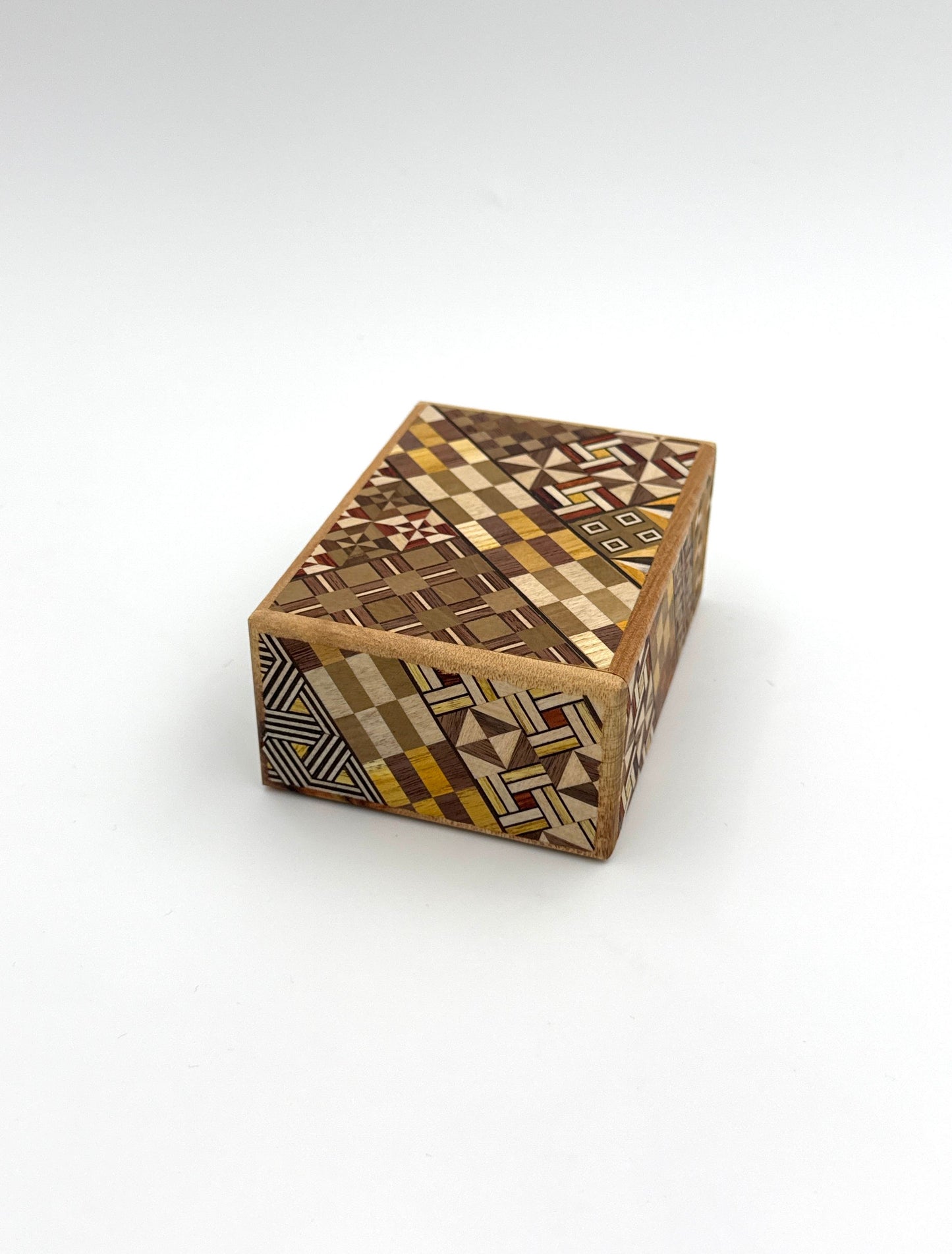 Hakone Yosegi Puzzle  Box (4 Steps)