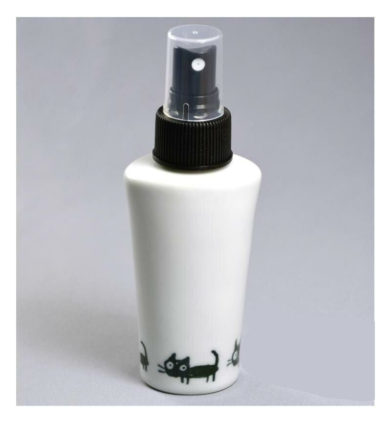 Arita Ware Soy Sauce Sprayer – Handcrafted Porcelain with Cat Motif