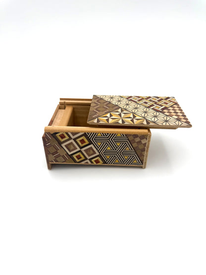 Hakone Yosegi Puzzle  Box (4 Steps)