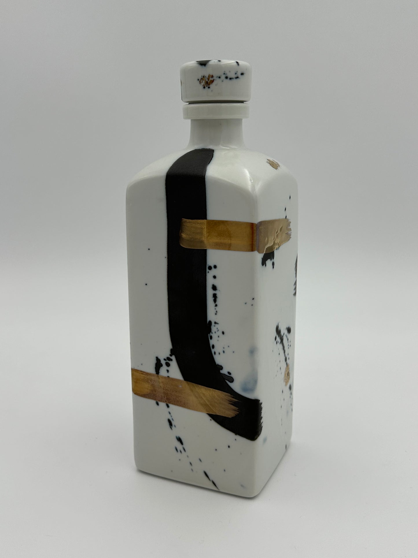 Arita Yaki (Ware) Zebra Gold Paint Long Squared Shochu Bottle (Screw Type Cap)