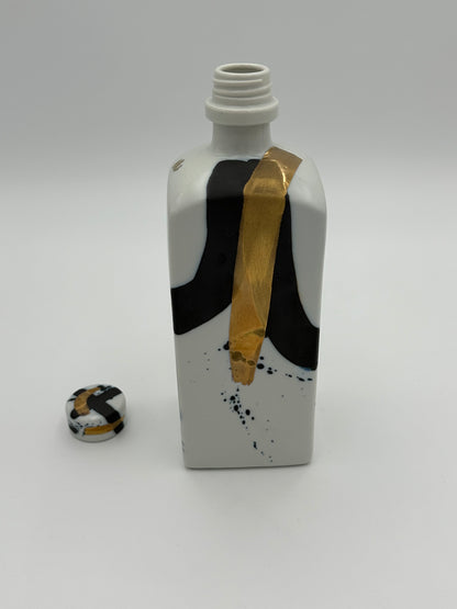 Arita Yaki (Ware) Zebra Gold Paint Long Squared Shochu Bottle (Screw Type Cap)