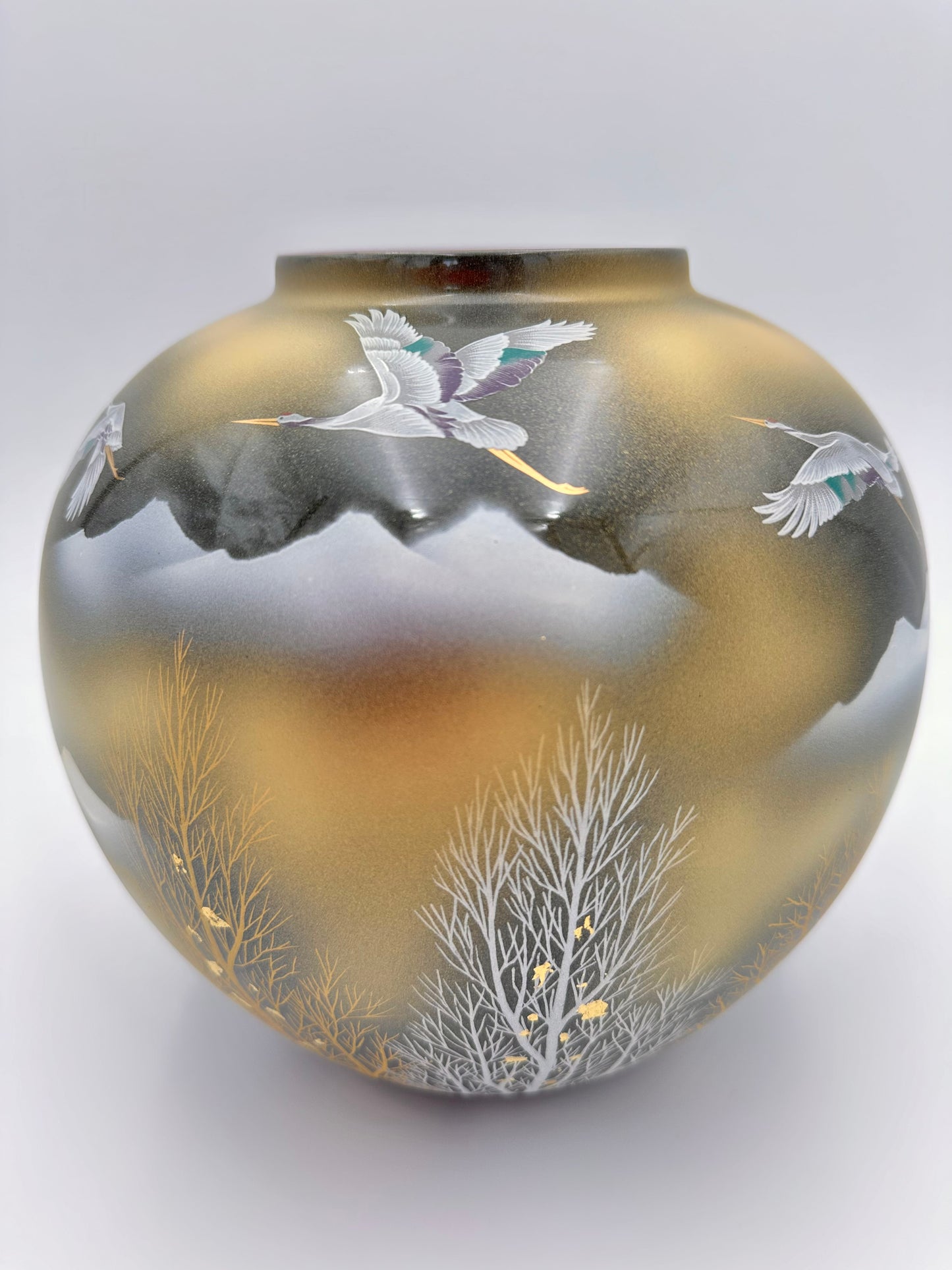 Kutani Yaki（Porcelain） Vase Golden Cloud and Trees