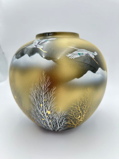 Kutani Yaki（Porcelain） Vase Golden Cloud and Trees