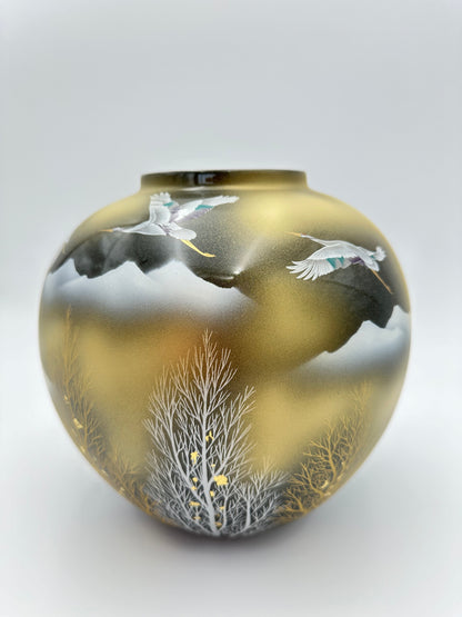 Kutani Yaki（Porcelain） Vase Golden Cloud and Trees