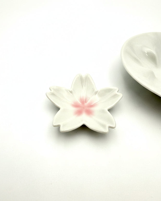 Kutani Yaki  Sakura Shaped Small Dish Set (2 Pcs, White)